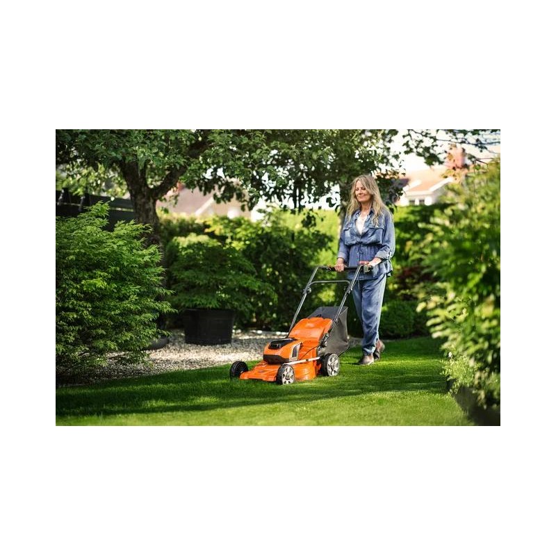 Model HUSQVARNA LC 142i z akumulatorem i ładowarką