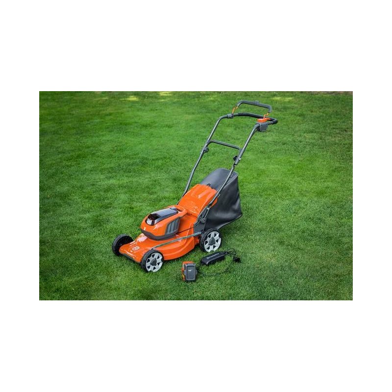 Model HUSQVARNA LC 137i bez akumulatora i ładowarki