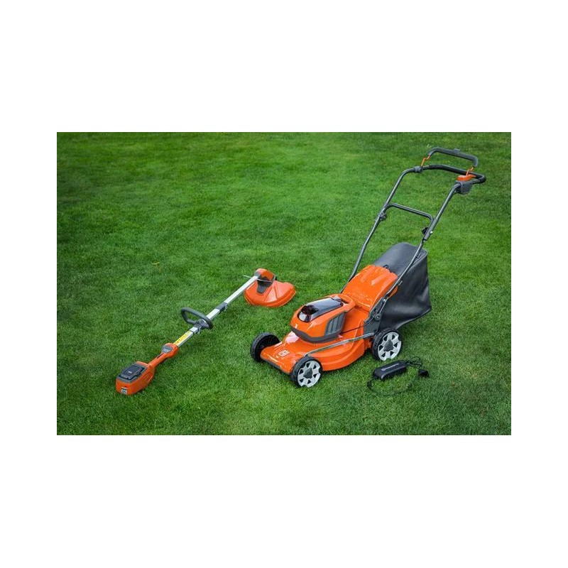 Model HUSQVARNA LC 137i z akumulatorem i ładowarką