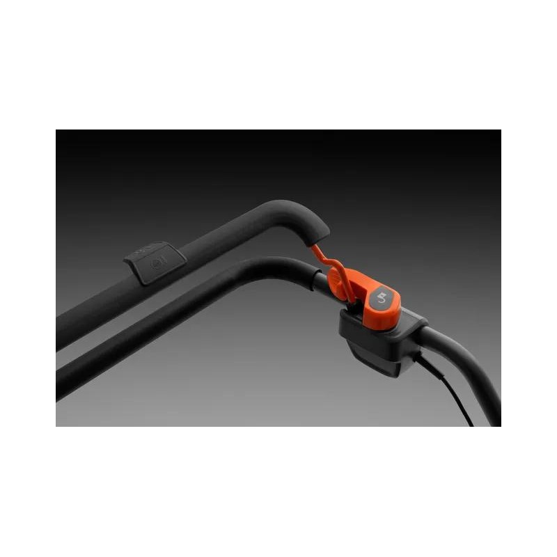 Model HUSQVARNA LC 137i z akumulatorem i ładowarką