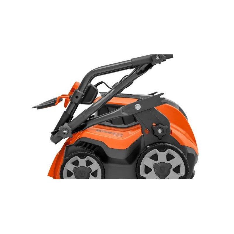 Model HUSQVARNA S 138i z akumulatorem i ładowarką