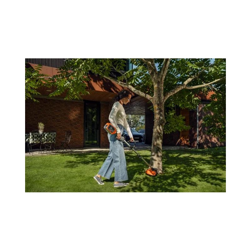 Model HUSQVARNA 215iL z akumulatorem i ładowarką